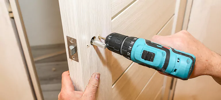 Old Door Knob Repair in Valrico, FL