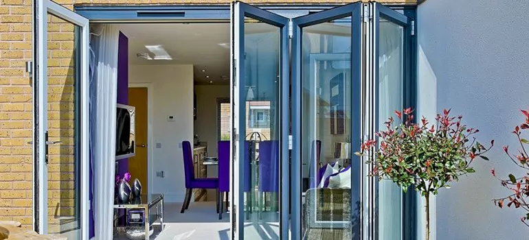 Commercial Door Glass Repair in Valrico, FL